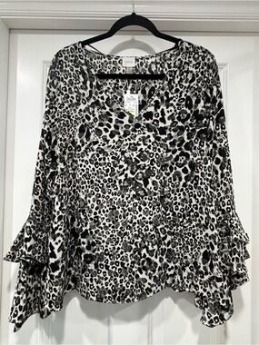 NWT Cupio Black & White Leopardy V-Neck Ruffle Bell Sleeve Top